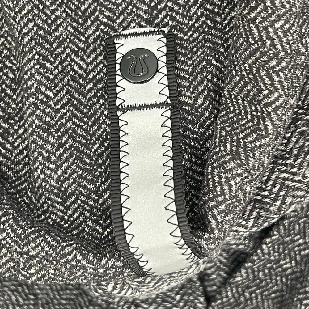 LULULEMON Vinyasa Scarf Wrap Buttons Multi-Way One Size Black Gray Stretch O/S